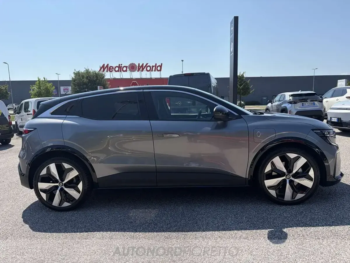 Usata Renault Megane E-Tech Techno 55 kW (75 CV) 2023 Grigio Berlina