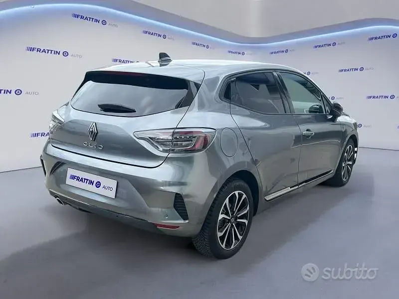 Usata Renault Clio V Techno 91 CV (66 kW) 2024 Grigio scuro Utilitaria