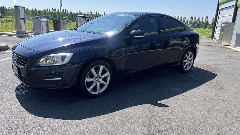Usata 2015 Volvo S60 Momentum Berlina | 6900 € (Buon prezzo) - Immagine 1/4