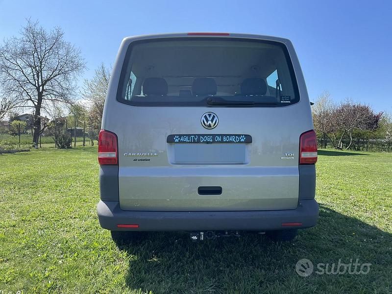 Usata VW Caravelle 140 CV (102 kW) 2010 Marrone Furgone