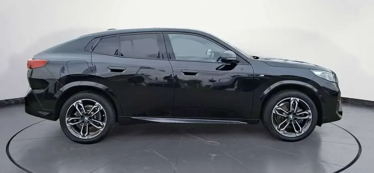Käytetty BMW X2 M Sport 156 HP (114 kW) 2024 Musta Katumaasturi