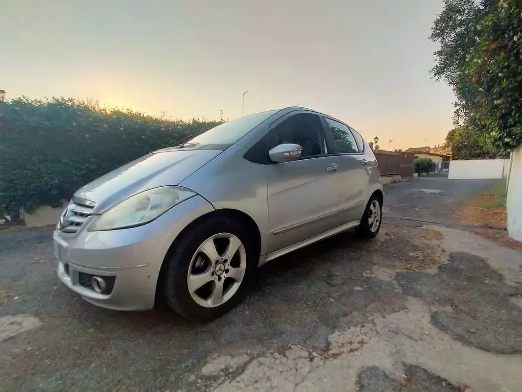 Usata Mercedes A180 Avantgarde 109 CV (80 kW) 2009 Grigio Monovolume