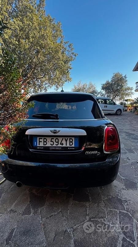 Usata Mini Cooper D 116 CV (85 kW) 2015 Nero Utilitaria