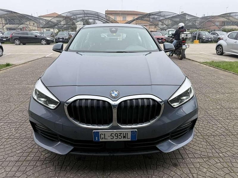 Usata BMW 118 Advantage 150 CV (110 kW) 2022 Blu/azzurro Utilitaria