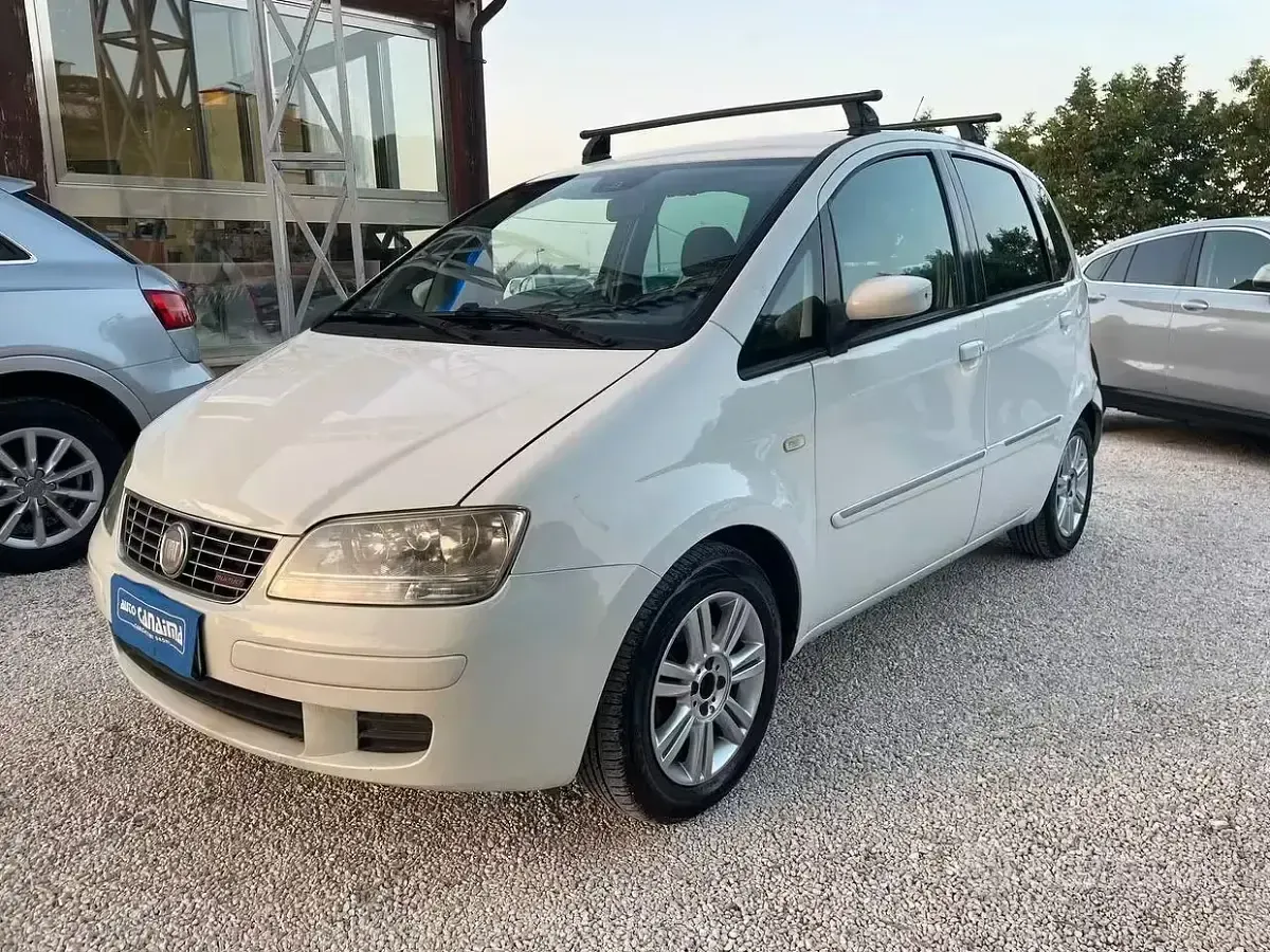 Usata Fiat Idea 90 CV (66 kW) 2009 Bianco Monovolume