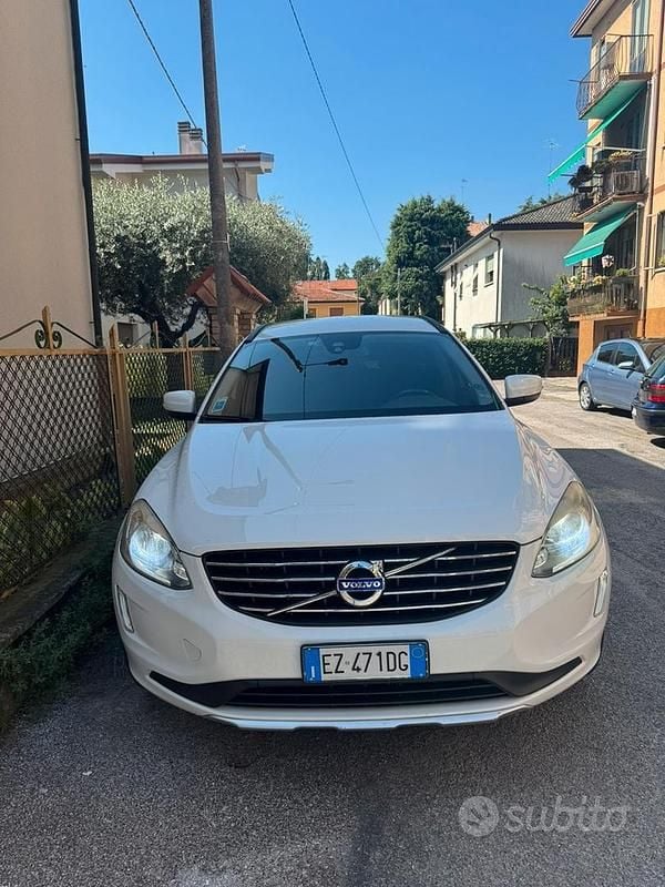 Usata 2015 Volvo XC60 R-Design Kinetic SUV | 11.500 € (Super prezzo) - Immagine 1/4