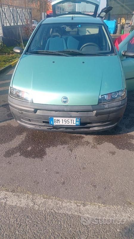 Usata Fiat 131 113 CV (83 kW) 2000 Verde Utilitaria