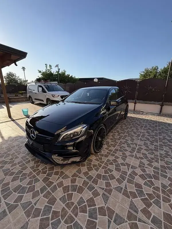Usata Mercedes A180 AMG 122 CV (89 kW) 2017 Berlina