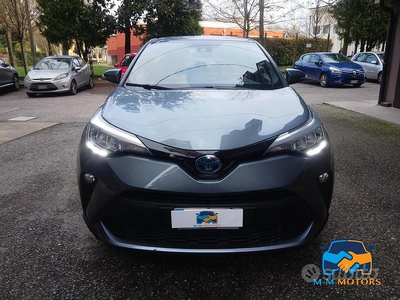 Usata Toyota C-HR Active 98 CV (72 kW) 2022 Grigio SUV