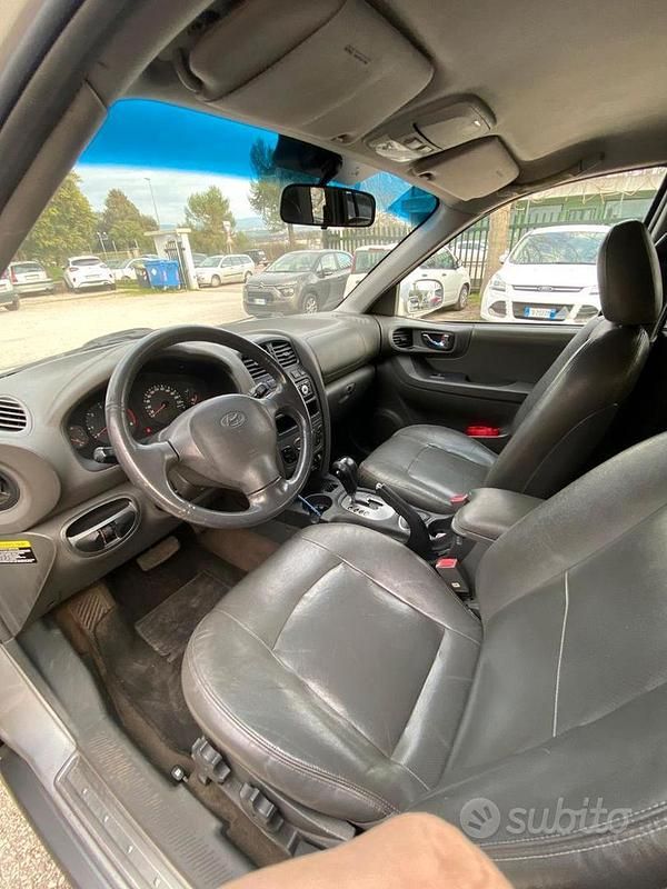 Usata Hyundai Santa Fe 112 CV (82 kW) 2004 Grigio SUV