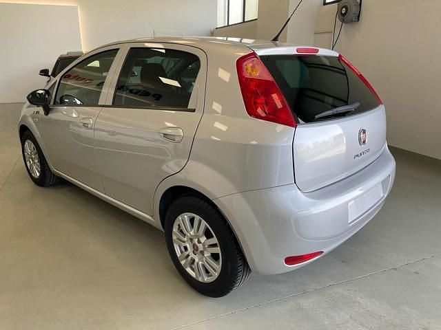 Usata Fiat Punto Young 69 CV (50 kW) 2016 Argento Utilitaria