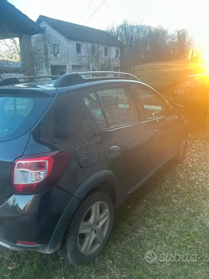 Usata Dacia Sandero Stepway 90 CV (66 kW) 2013 Nero Berlina