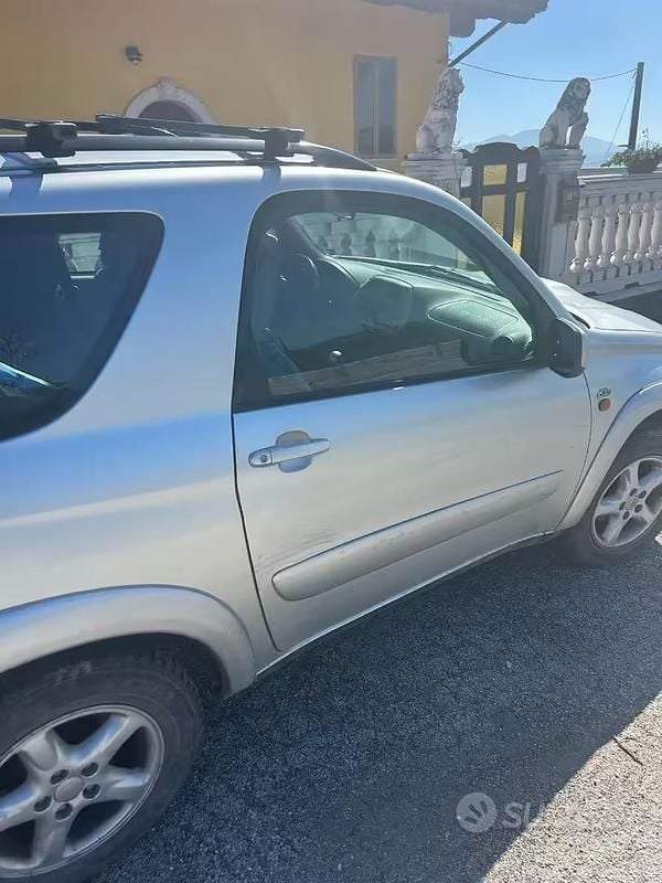 Usata Toyota RAV4 116 CV (85 kW) 2001 Grigio SUV