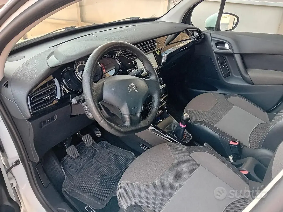 Usata Citroën C3 68 CV (50 kW) 2015 Bianco Utilitaria