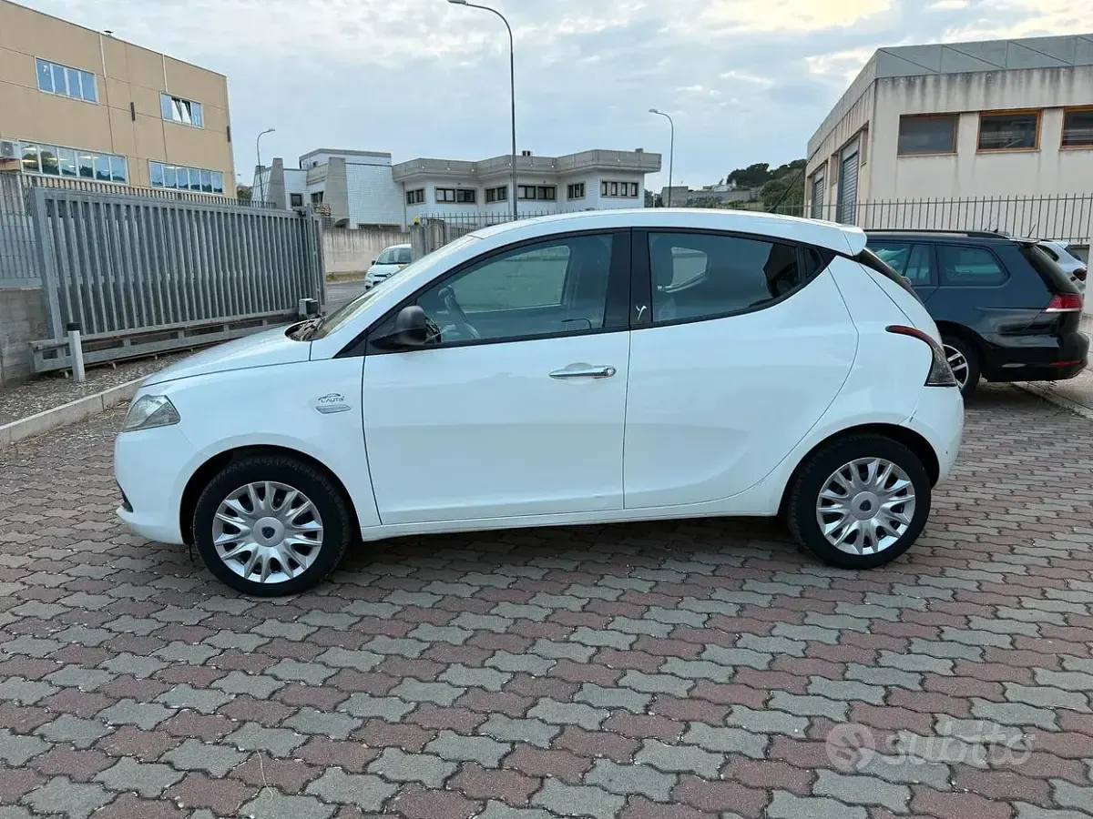 Usata Lancia Ypsilon S 95 CV (69 kW) 2014 Bianco Utilitaria