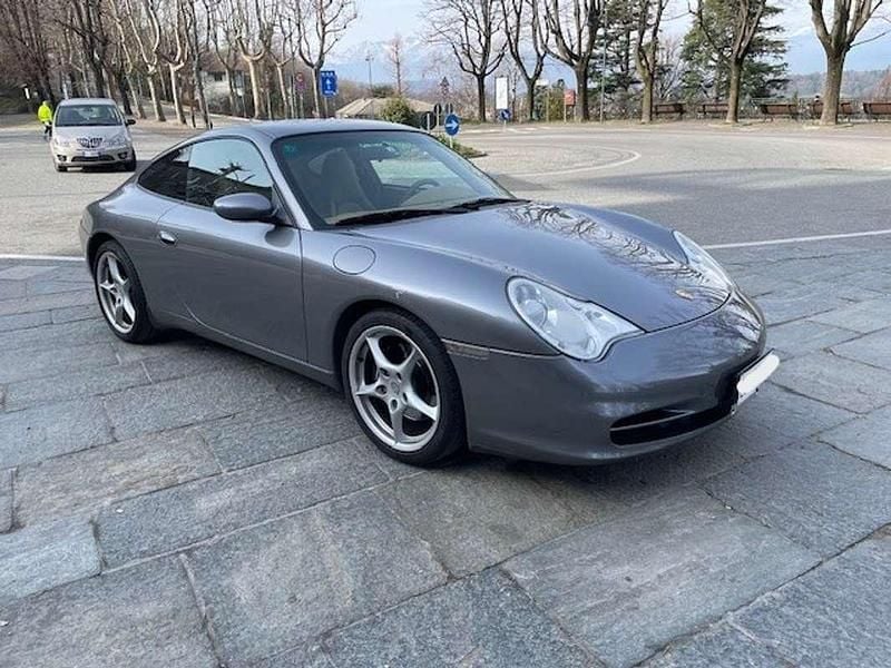 Usata Porsche 911 Carrera 321 CV (236 kW) 2002 Grigio Coupé