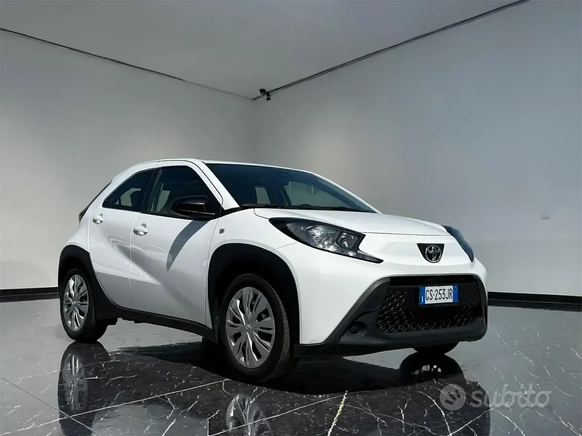 Usata Toyota Aygo X Active 72 CV (52 kW) 2023 Bianco pastello SUV