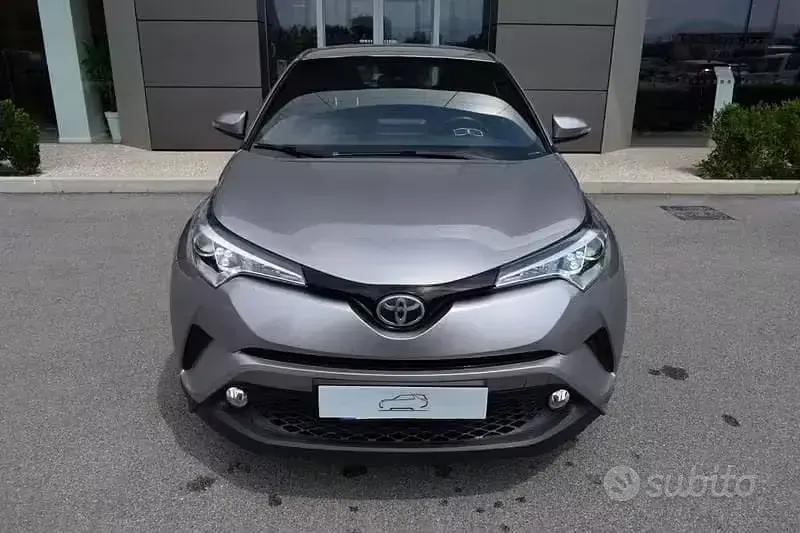 Usata Toyota C-HR Active 116 CV (85 kW) 2017 Grigio SUV