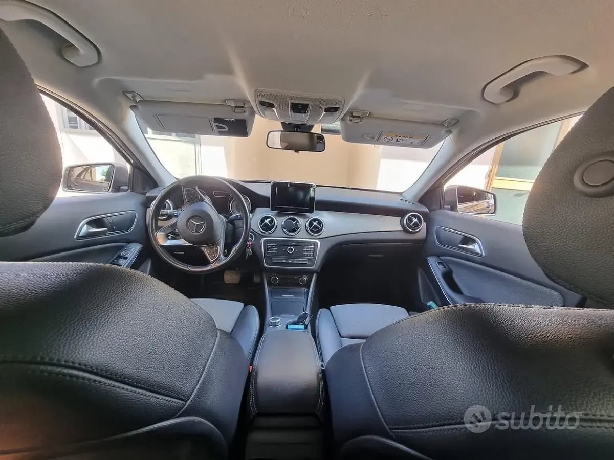 Usata Mercedes GLA200 Business 156 CV (114 kW) 2017 Grigio SUV