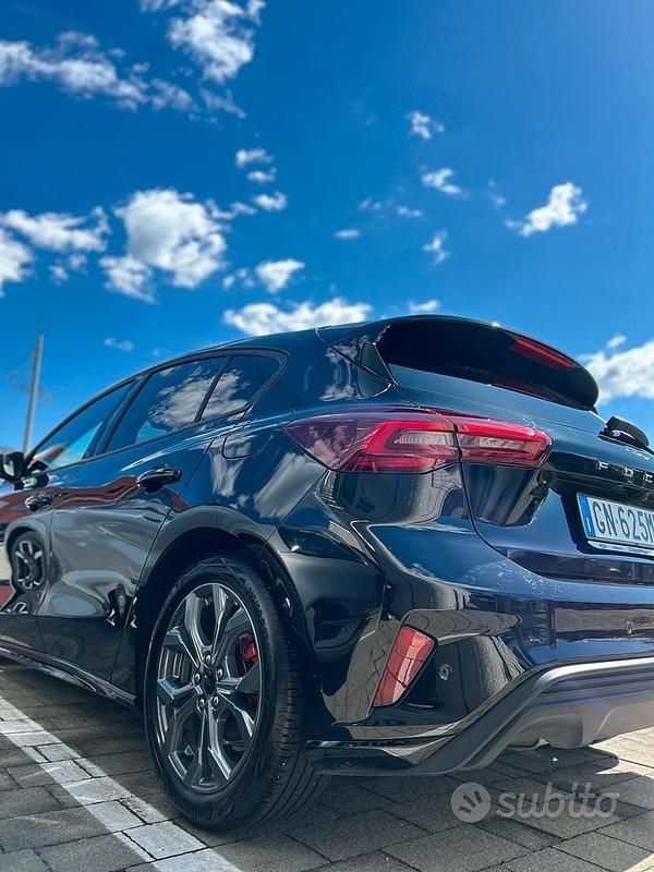 Usata Ford Focus ST-Line 125 CV (91 kW) 2023 Nero Utilitaria