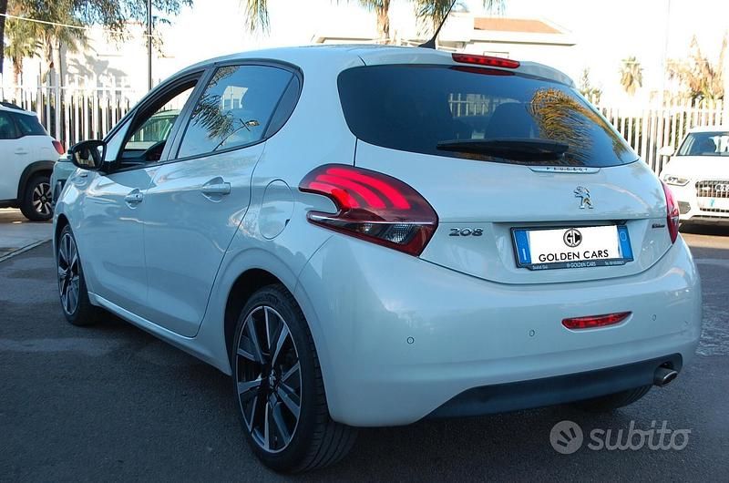 Usata Peugeot 208 GT-line 110 CV (80 kW) 2019 Bianco Utilitaria