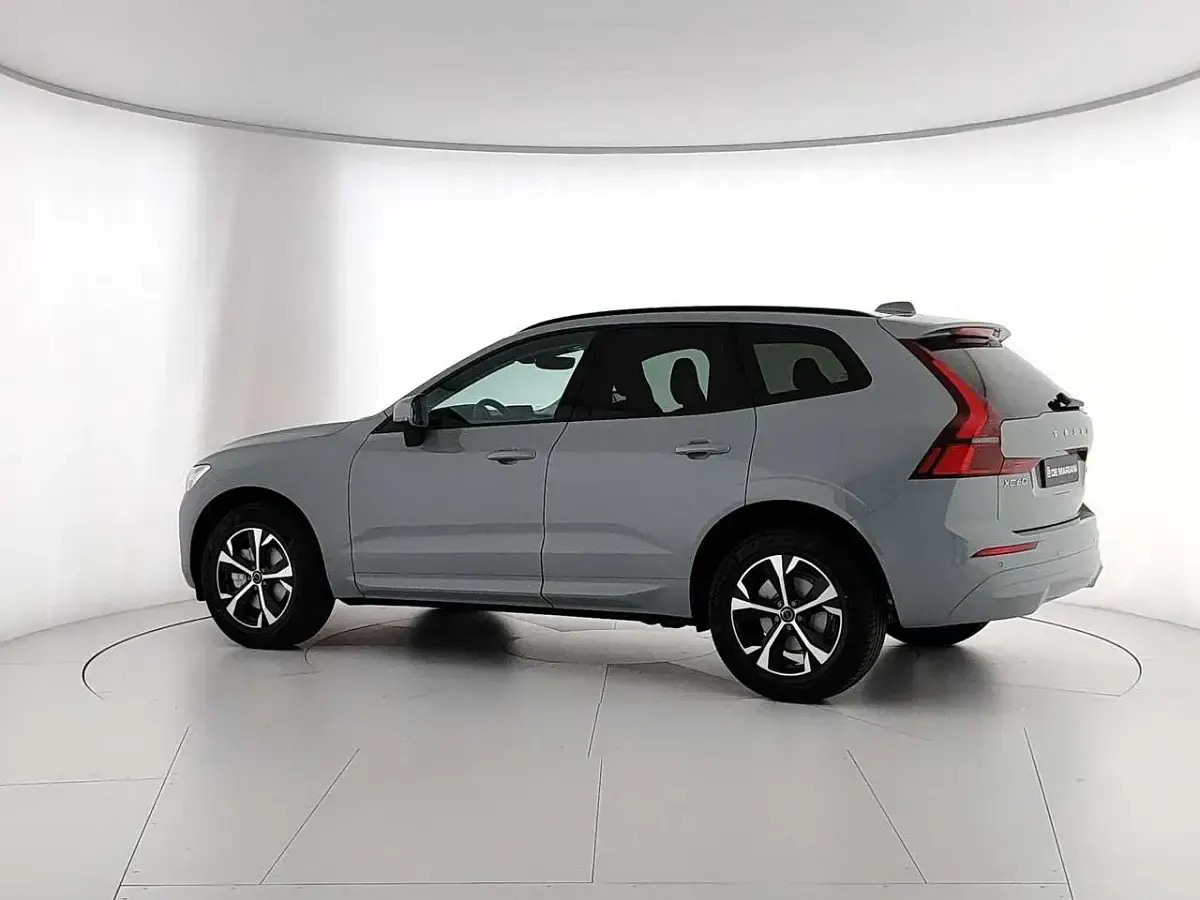 Nuova Volvo XC60 Core 250 CV (183 kW) 2026 Vapour grey SUV
