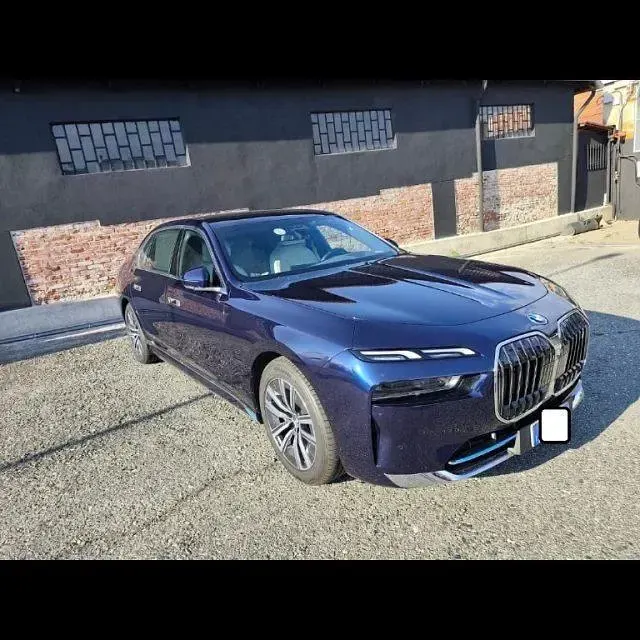 Usata BMW i7 396 kW (539 CV) 2023 Blu Berlina
