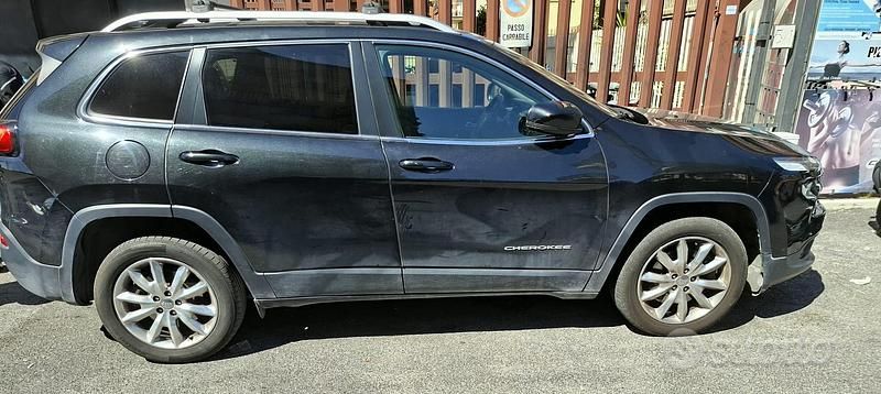Usata Jeep Cherokee Limited 140 CV (102 kW) 2016 Nero SUV