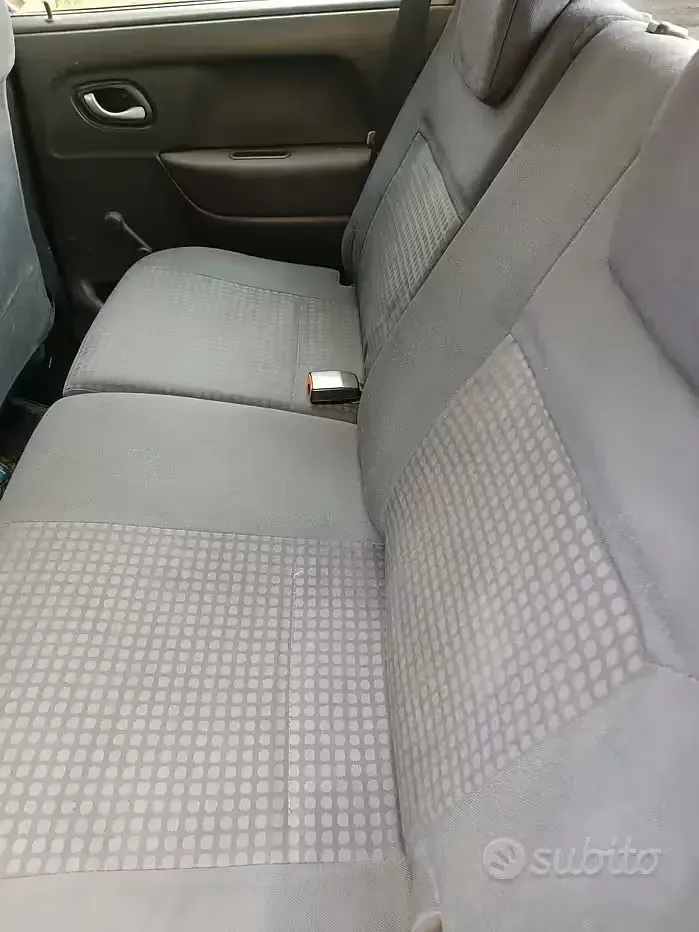 Usata Opel Agila 75 CV (55 kW) 2004 Grigio Monovolume