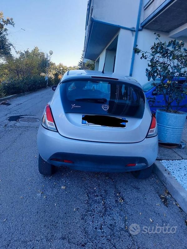 Usata Lancia Ypsilon 80 CV (58 kW) 2013 Grigio Utilitaria