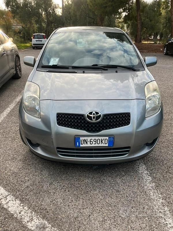 Usata Toyota Yaris 75 CV (55 kW) 2008 Bianco Berlina