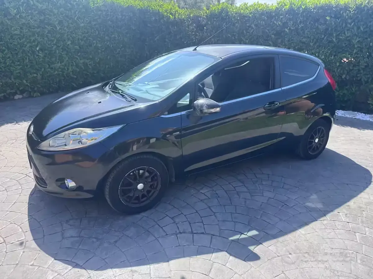 Usata Ford Fiesta 82 CV (60 kW) 2009 Nero Berlina
