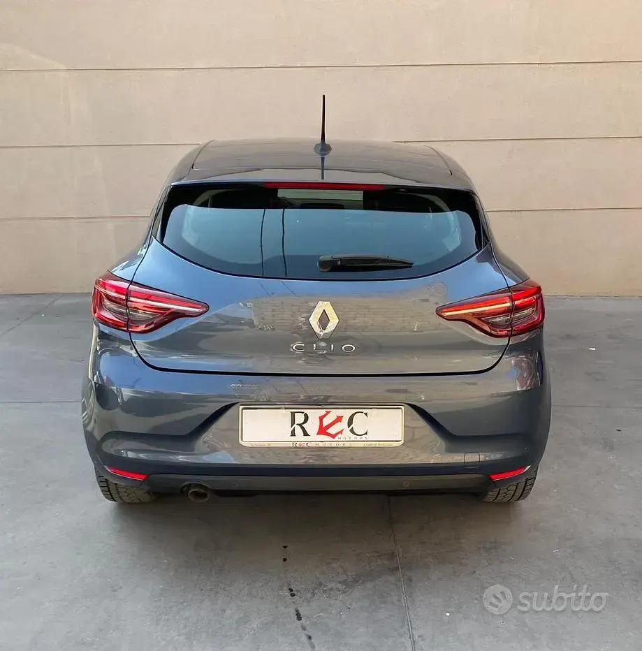Usata Renault Clio V 101 CV (74 kW) 2021 Grigio Berlina