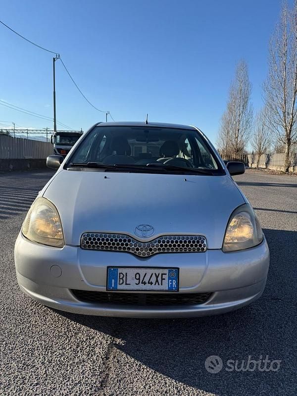 Usata Toyota Yaris 2000 Grigio Berlina