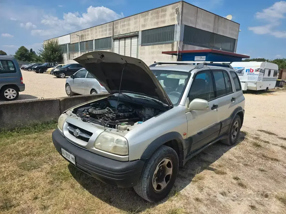 Usata Suzuki Grand Vitara 128 CV (94 kW) 1998 Grigio SUV