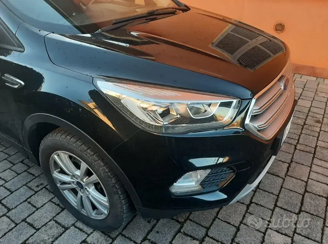 Usata Ford Kuga 120 CV (88 kW) 2018 Nero SUV