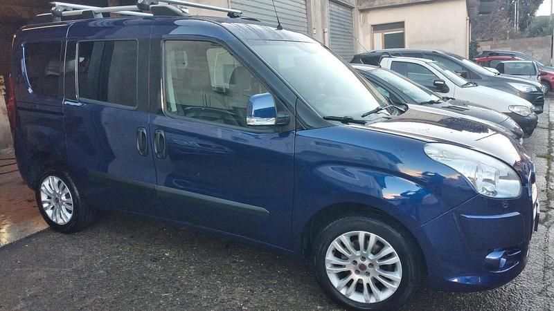 Usata Fiat Doblò Emotion 90 CV (66 kW) 2010 Blu Monovolume