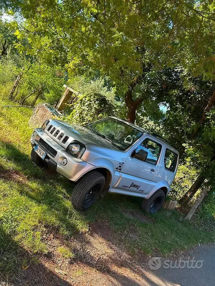 Usata Suzuki Jimny 82 CV (60 kW) 2000 Grigio SUV