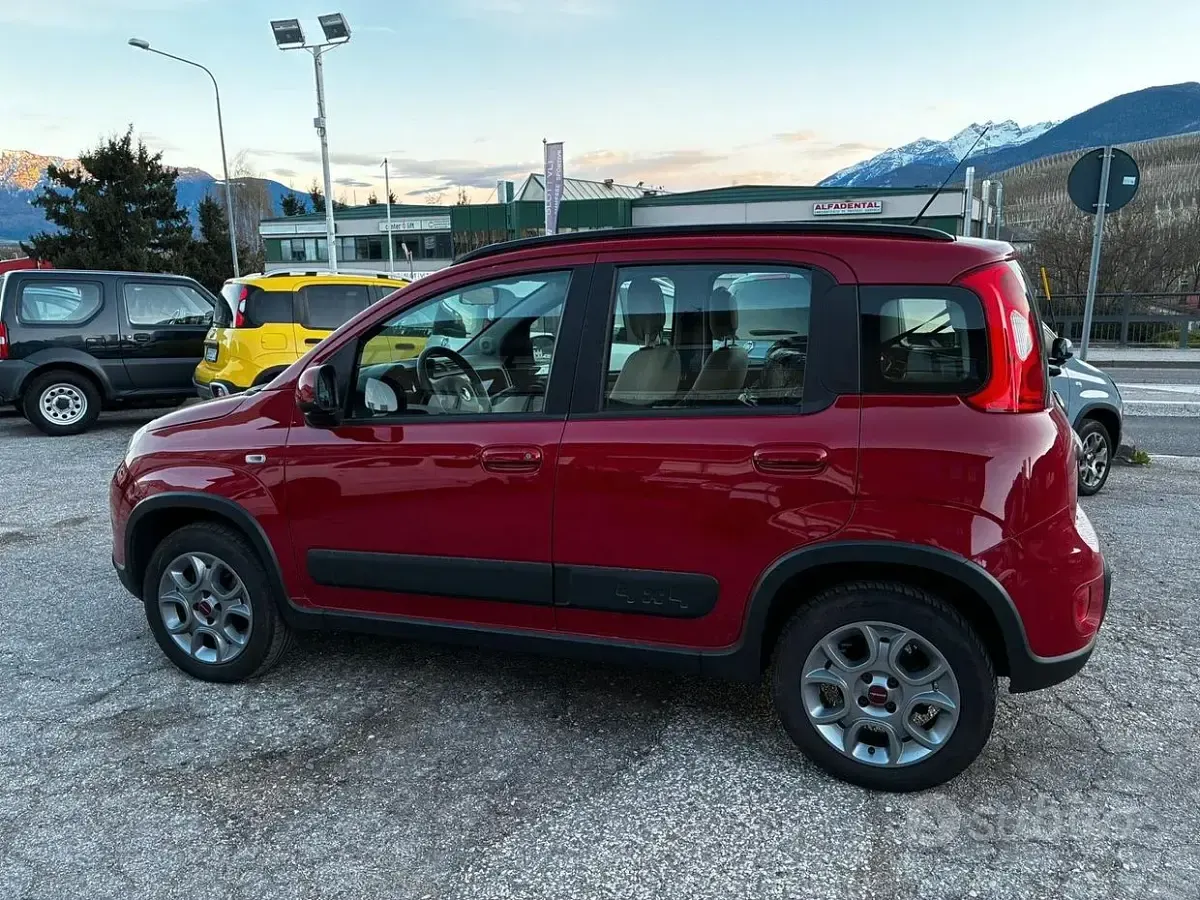 Usata Fiat Panda 4x4 Trekking 75 CV (55 kW) 2013 Rosso Utilitaria
