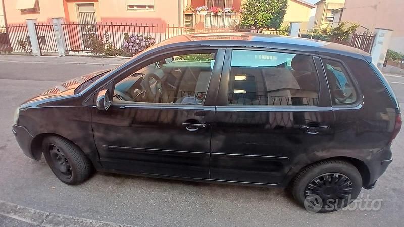 Nero Usata 2007 VW Polo Tre volumi | 1200 € (Ottimo prezzo) - Immagine 1/2