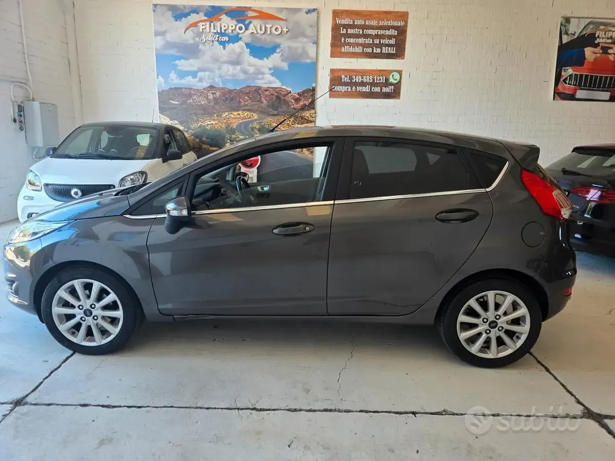 Usata Ford Fiesta Titanium 92 CV (67 kW) 2016 Grigio Utilitaria