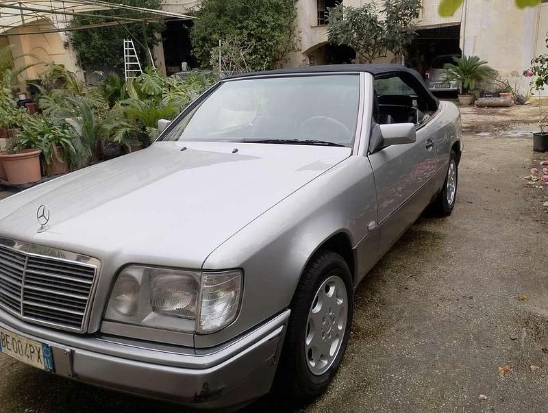 Usata Mercedes E200 136 CV (100 kW) 1993 Cabrio