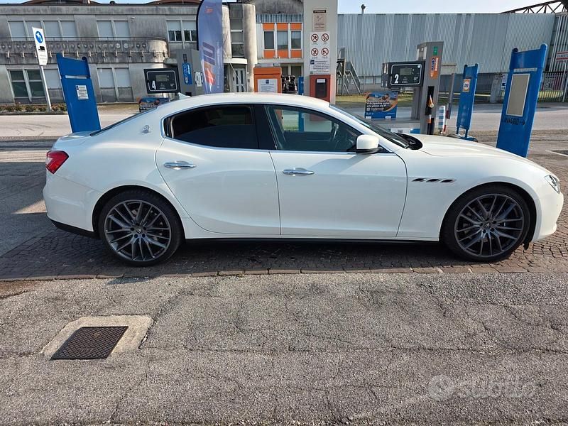Usata Maserati Ghibli 275 CV (202 kW) 2015 Bianco Berlina