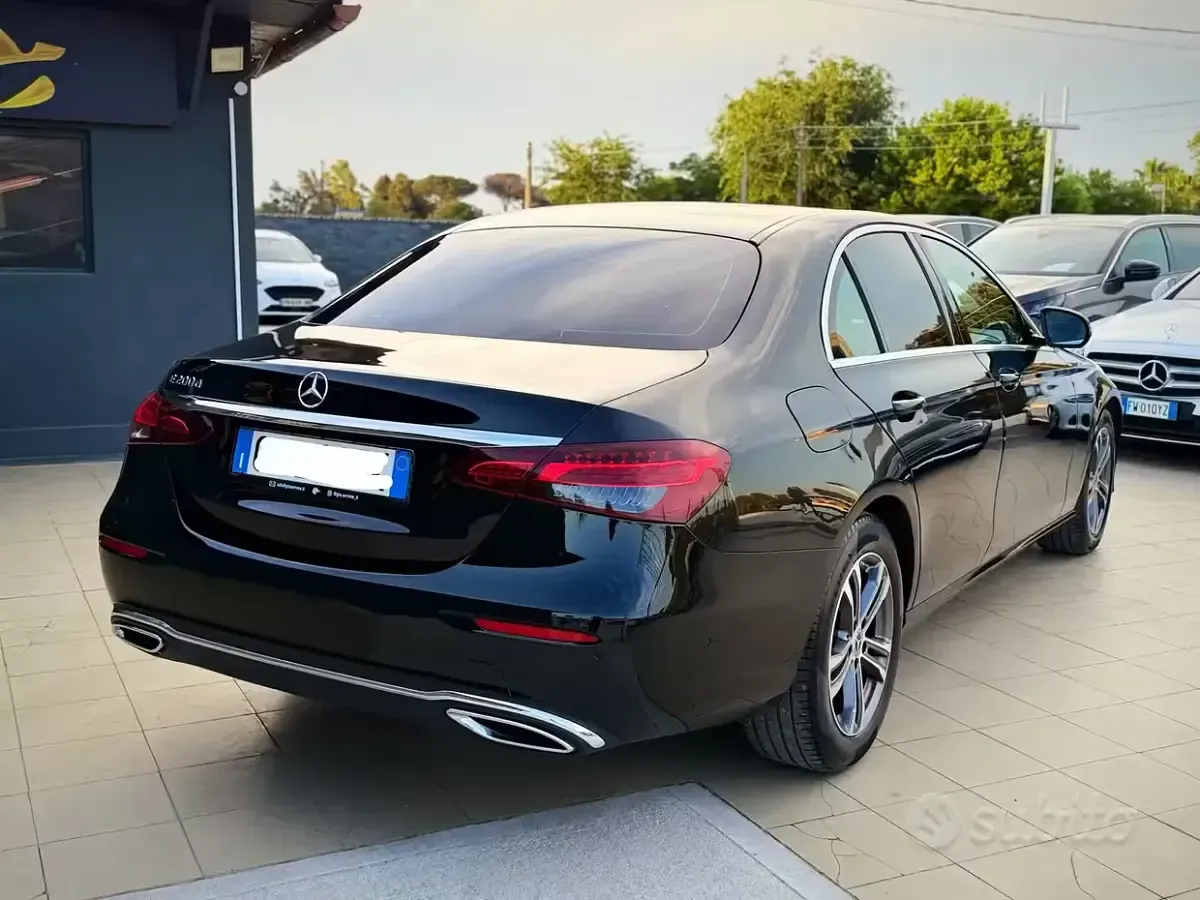 Usata Mercedes E200 Premium Plus 160 CV (117 kW) 2021 Marrone Berlina