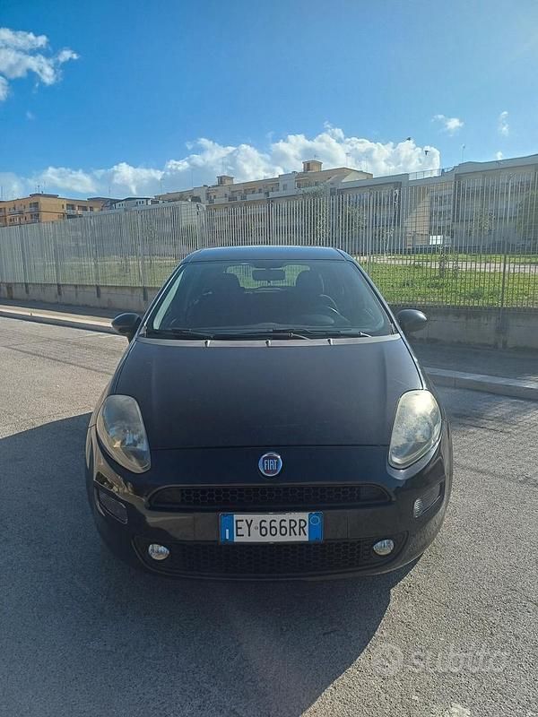 Usata Fiat Punto Lounge 75 CV (55 kW) 2015 Blu Berlina