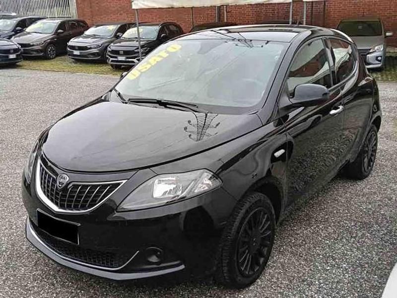 Usata Lancia Ypsilon Silver 69 CV (50 kW) 2022 Nero Utilitaria