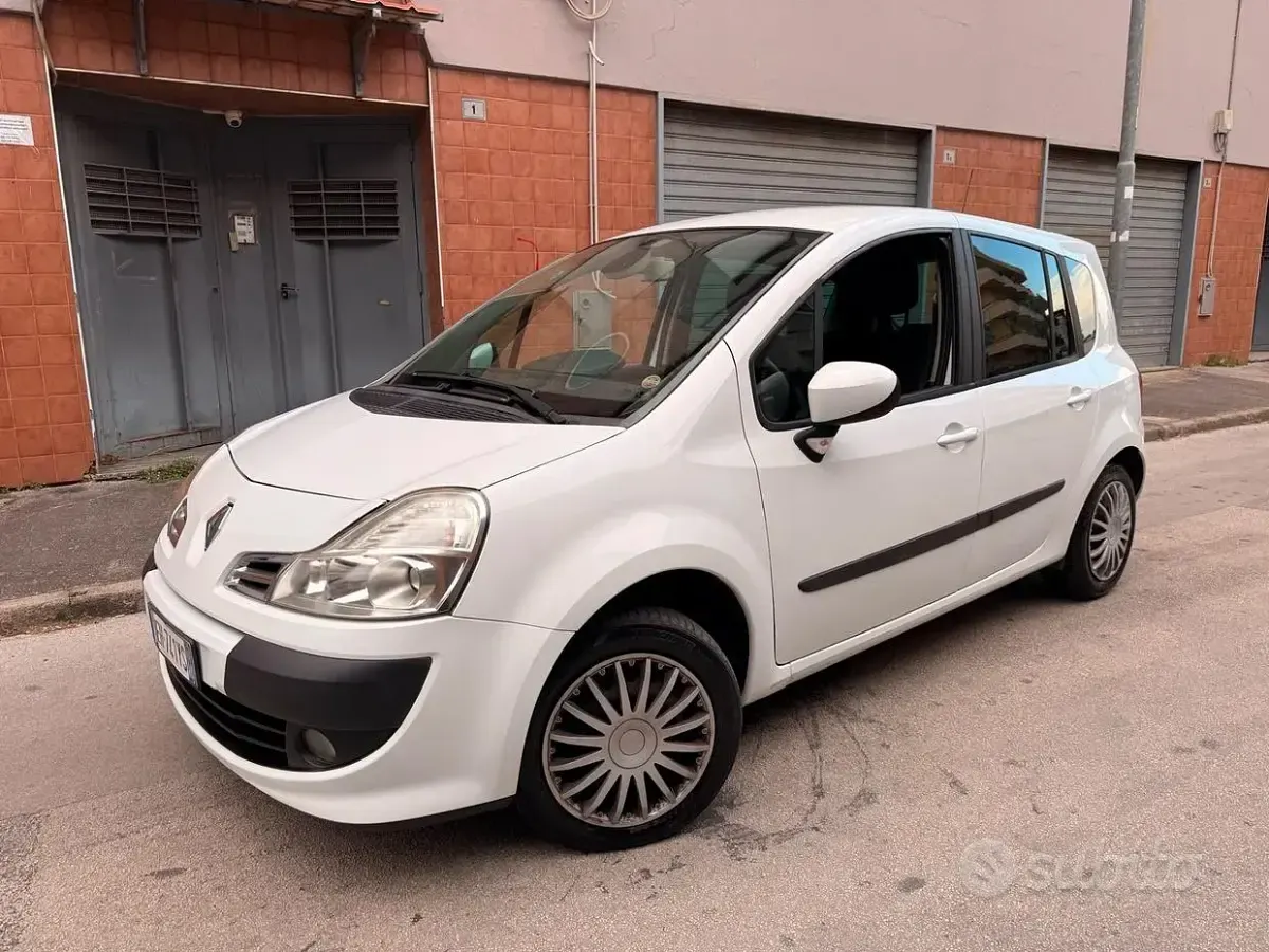 Usata Renault Modus 103 CV (75 kW) 2012 Bianco Monovolume