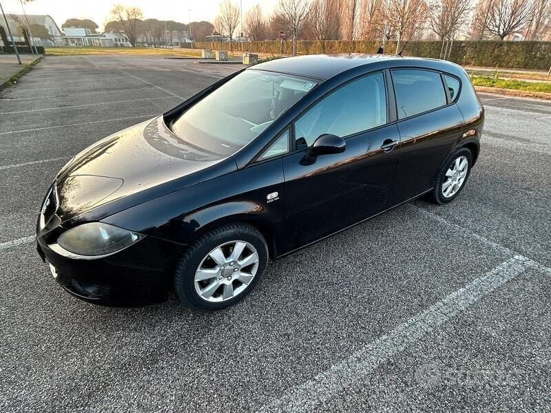 Nero Usata 2009 Seat Leon Tre volumi | 2400 € (Super prezzo) - Immagine 1/4