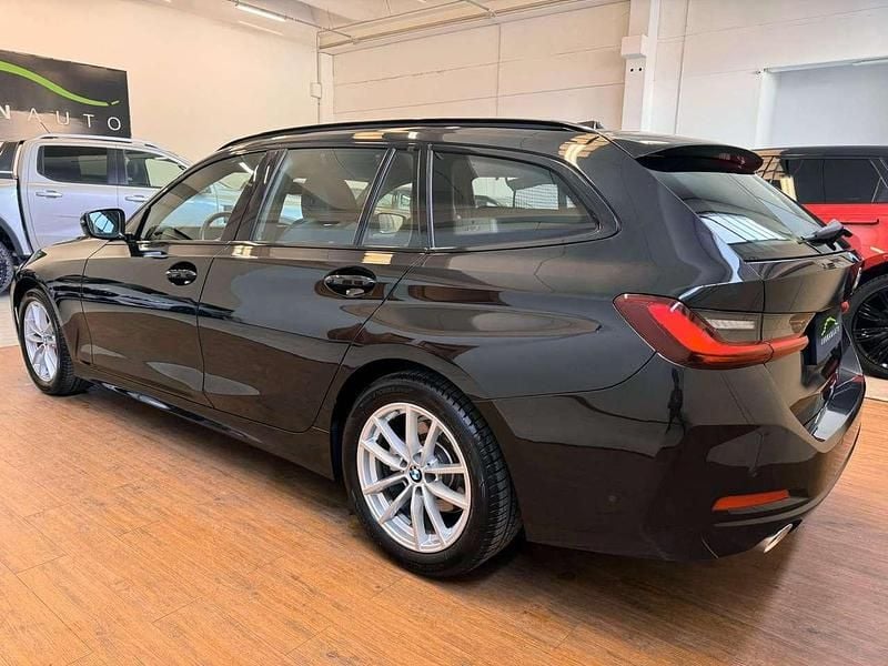 Usata BMW 318 150 CV (110 kW) 2023 Nero Station wagon
