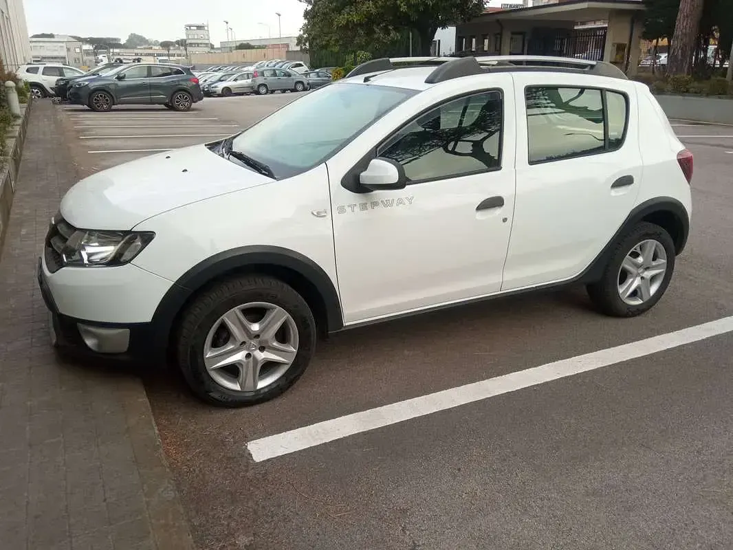Usata Dacia Sandero Stepway 90 CV (66 kW) 2013 Bianco Berlina